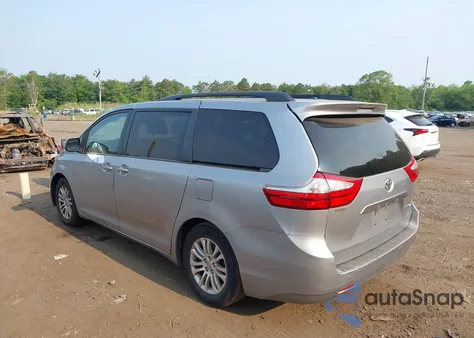 2015 Toyota Sienna Xle 8 Passenger z USA, uszkodzony, nr VIN 5TDYK3DC2FS582546